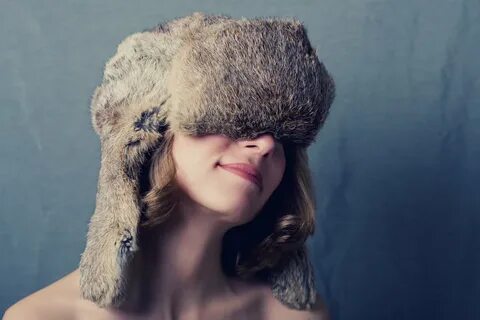 Головные уборы снять