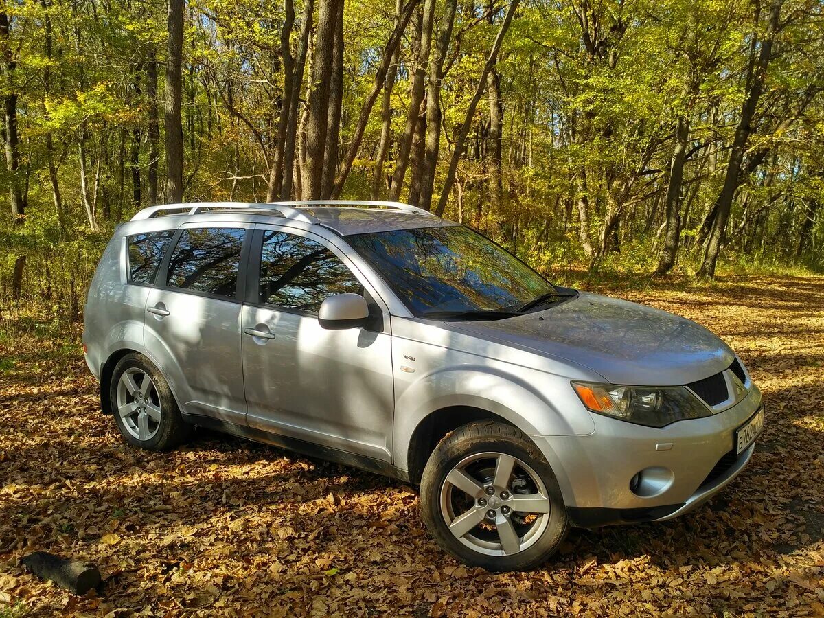 Mitsubishi outlander 2007 года. Аутлендер 2007. Митсубиси Аутлендер 2007. Mitsubishi Outlander 2007 серебристый. Митсубиси Аутлендер золотистая производитель.