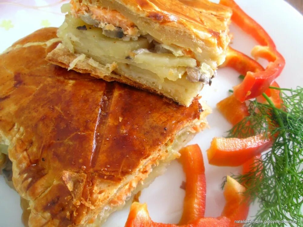 Рыбный пирог с форелью. Пирог с форелью. Пирог с форелью. Пирог с форелью рецепт. Киш лорен из форели.