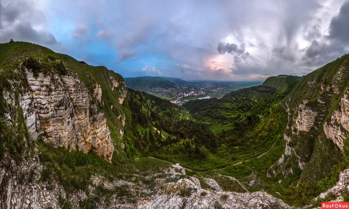 Гора седло в кисловодске. Кисловодск парк курортный верхний. Романовская гора кисловодск. Курортный парк кисловодск. Хребет боргустан кисловодск.