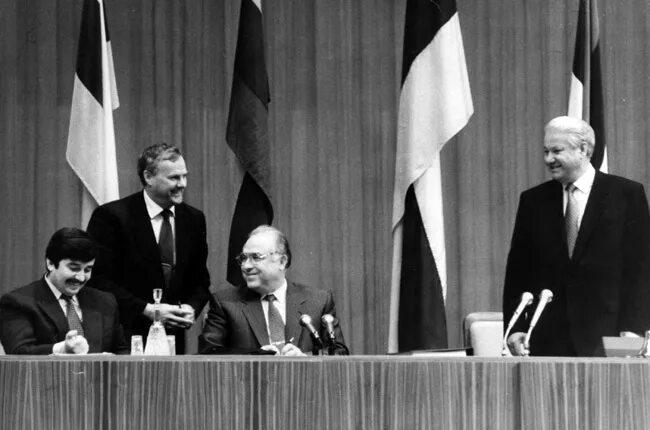 Борис ельцин 1993. Конституционное совещание 1993 года. Телохранители ельцина 1991. Конституционное собрание 1993 года. Конституционное собрание 1993 года.