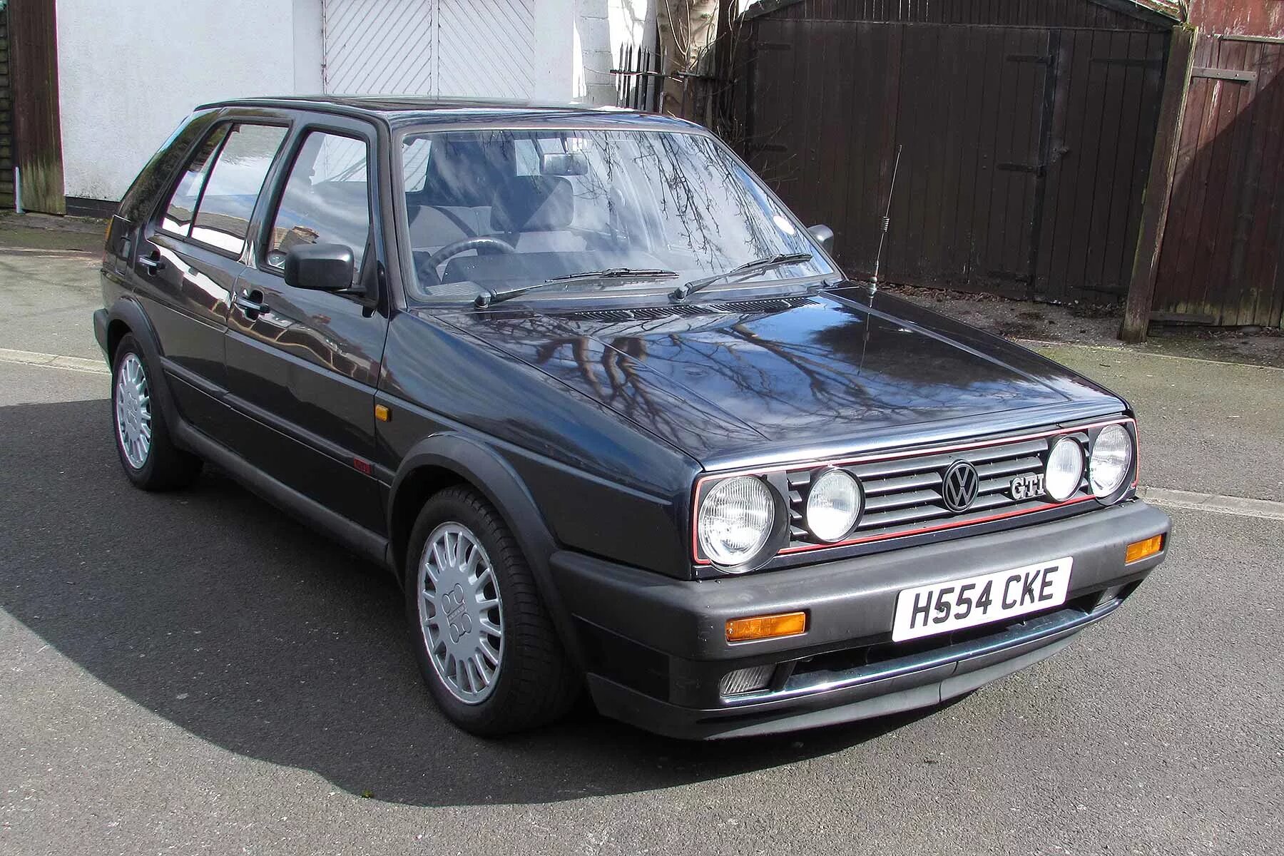 Фольксваген 1990 годов. Volkswagen Golf 2 GTI 1990. Фольксваген Golf 1990. Volkswagen Golf GTI 1990. Volkswagen Golf GTI mk2 1990.