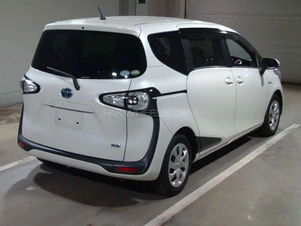 Тойота сиента купить во владивостоке. Toyota Sienta Hybrid g. Toyota Sienta 2015 Hybrid. Тойота Сиента 2017 гибрид. Toyota Sienta 1.5 CVT, 2018,.