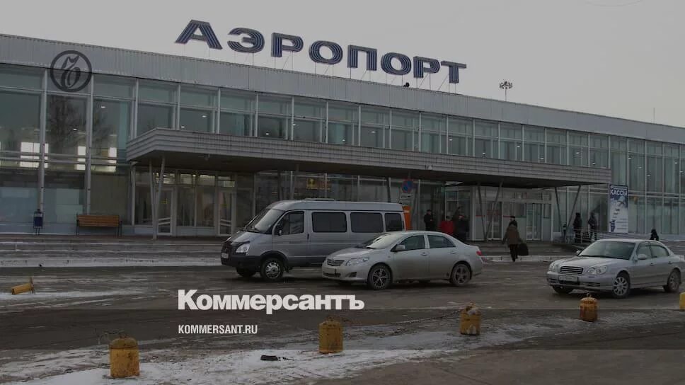 Старый аэропорт Пермь большое Савино. Аэропорт Пермь большое Савино старый терминал. Аэропорт Пермь старое здание. Аэропорт Пермь большое Савино старое здание. Аэропорт пермь парковка