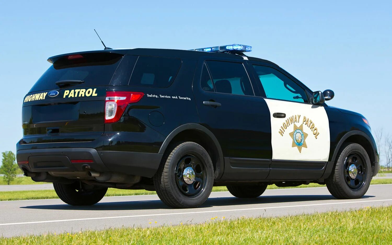 Полицейские патрули машины. Форд эксплорер Highway Patrol. Ford Explorer Interceptor. California Highway Patrol Ford Explorer. California Highway Patrol Форд эксплорер 2020.