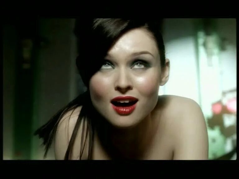 Софи эллис-бекстор hot. Junior caldera feat. Sophie ellis-bextor обложки. Immortal bextor feat. Lufthaus & robbie williams & sophie ellis-bextor.