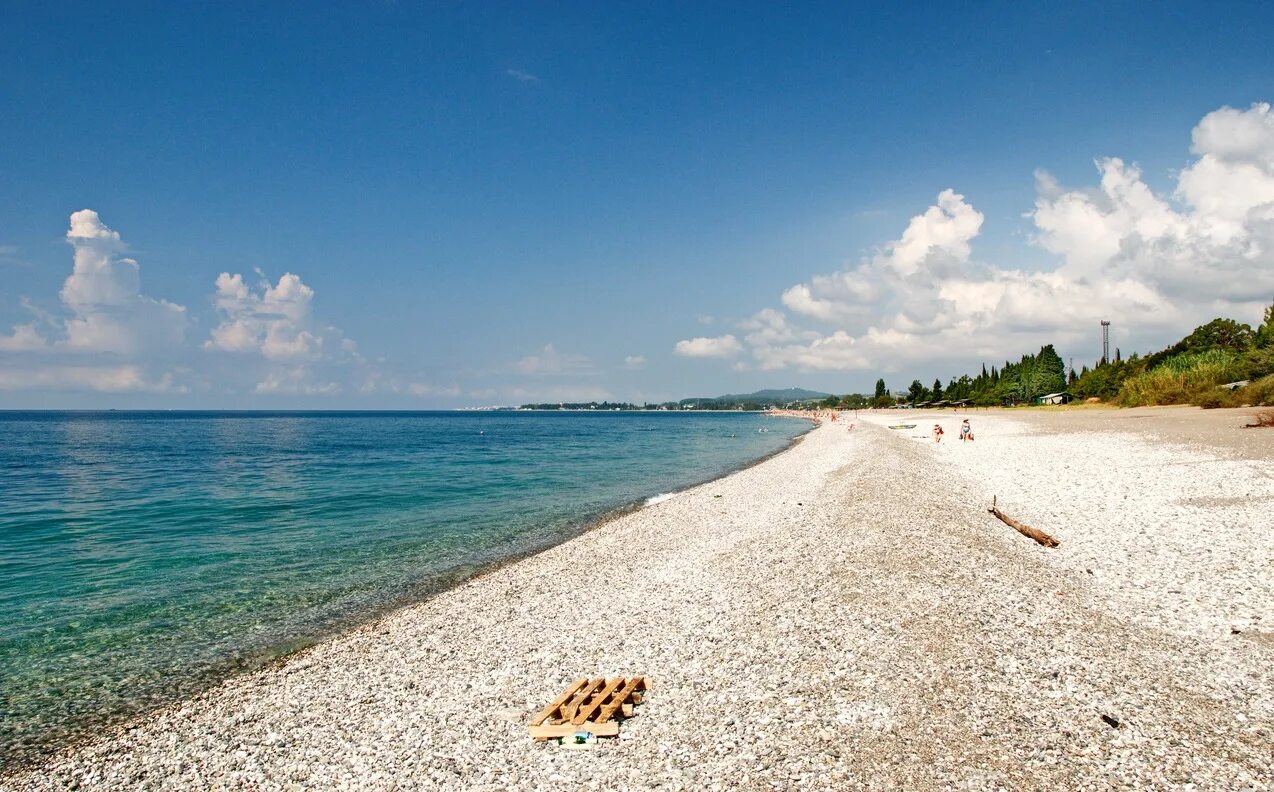 Поселок цандрипш абхазия. Пляж гантиади абхазия. Цандрыпш. Абхазия белые скалы цандрипш. Цандрыпш.
