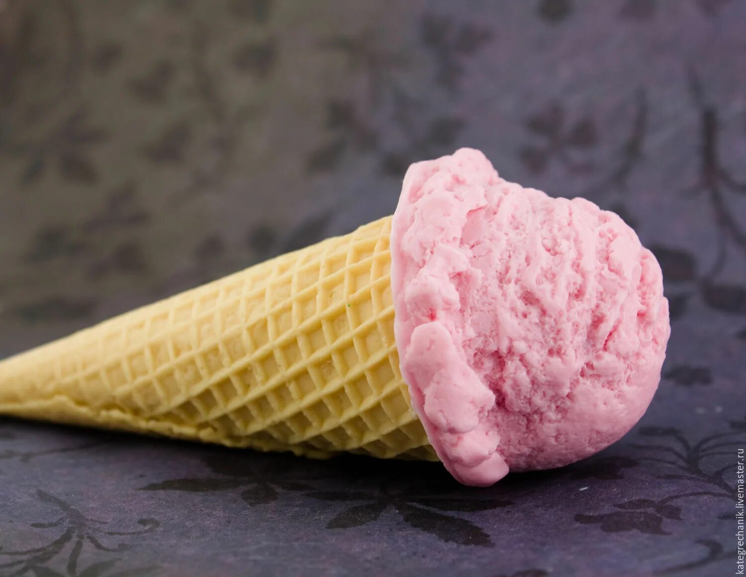 мороженое ручной работы. мороженое трубочка. мороженое ручной работы. мороженое в стеклянном стакане. всемирный день мороженого.