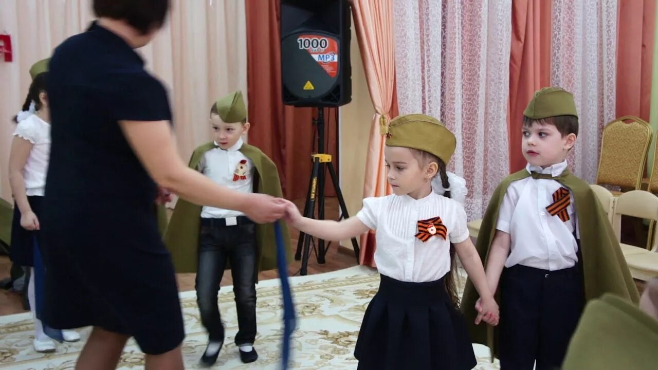 Праздник день победы в детском саду. Утренник 9 мая в детском саду. День Победы утренник в детском саду. Утренник в садике на 9 мая. Утренник в ДОУ К 9 мая.