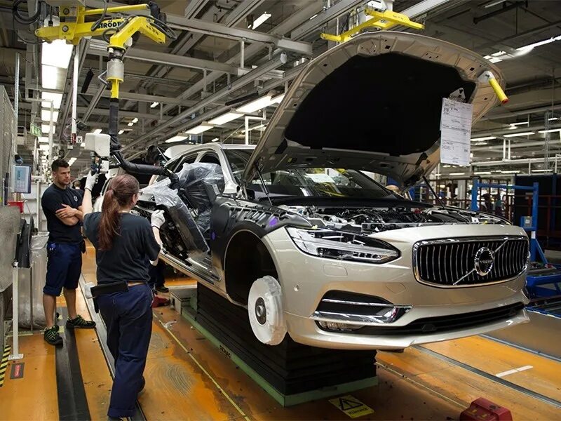 Где выпускают автомобиль. Завод Volvo в Швеции. Конвейер Вольво. Швеция концерн Вольво. Завод Volvo в Швеции Торсланд.