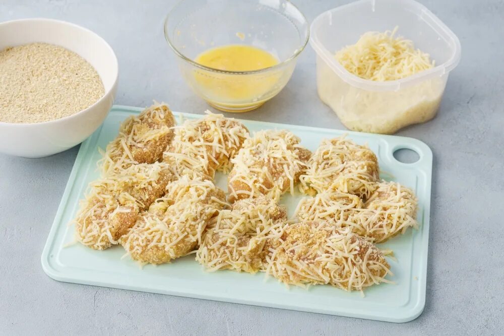 Наггетсы из куриного филе с сыром. Сырные наггетсы.