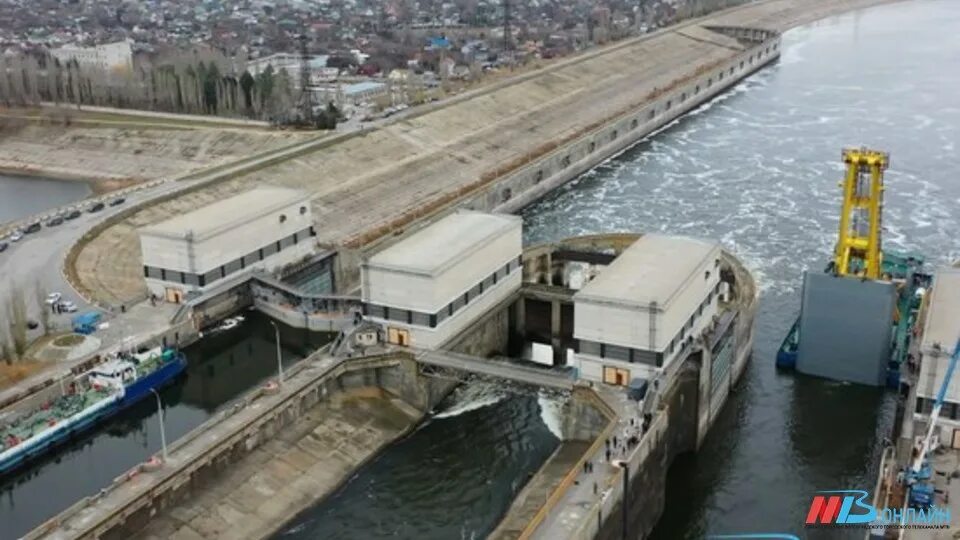 Сброс воды волгоградской гэс на апрель 2024. Шлюзы Волгоград ГЭС. Шлюзы Волжской ГЭС. Шлюзование на Волжской ГЭС. 31 Шлюз Тольятти.