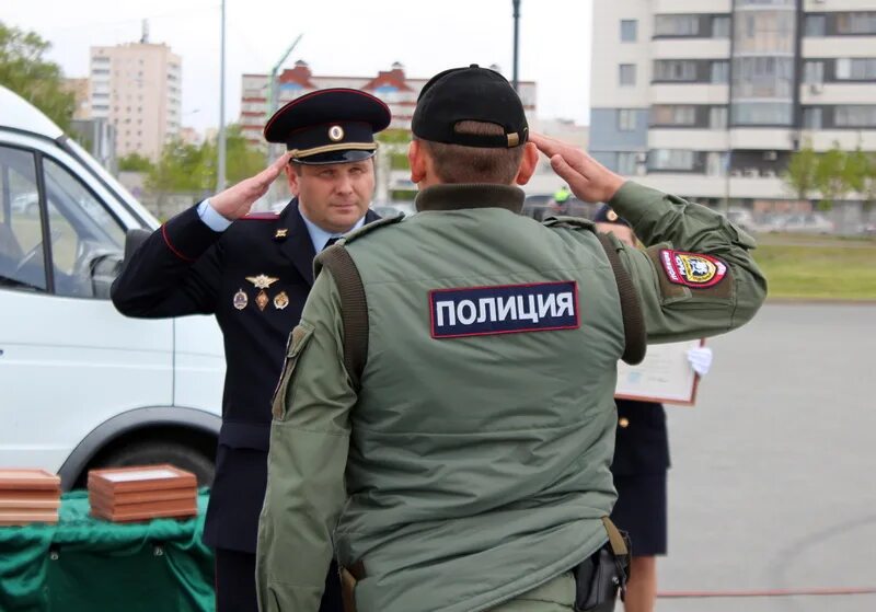 Сотрудник вневедомственной охраны. Охрана городе казани. Вневедомственная охрана казань. Пожарная охрана республики татарстан. Автомобили росгвардии.