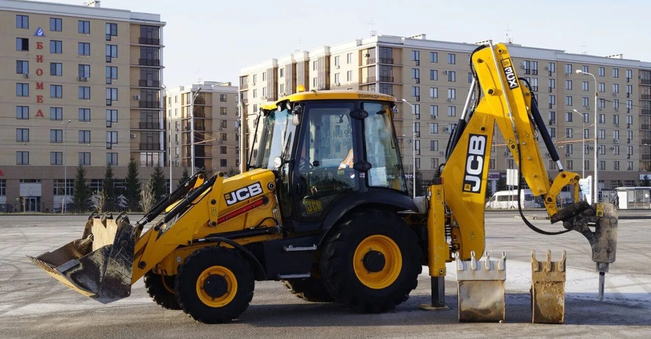 Взять в аренду экскаватор погрузчик. Экскаватор JCB 3cx с гидромолотом. Гидромолот для JCB 4cx. JCB 4cx с гидромолотом. Экскаватор-погрузчик JCB 3cxs14m2nm.