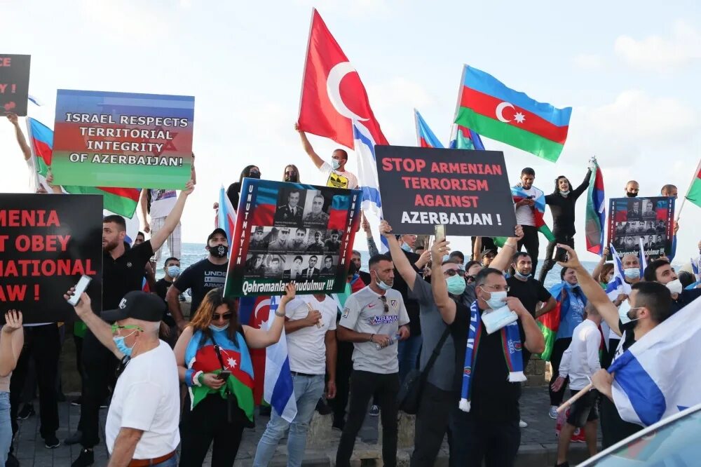 Митинги в Израиле. Митинг в Израиле поддержку Азербайджана. В Азербайджане антироссийские митинги. Митинги в Израиле в поддержку Армении. Азербайджан поддержал россию