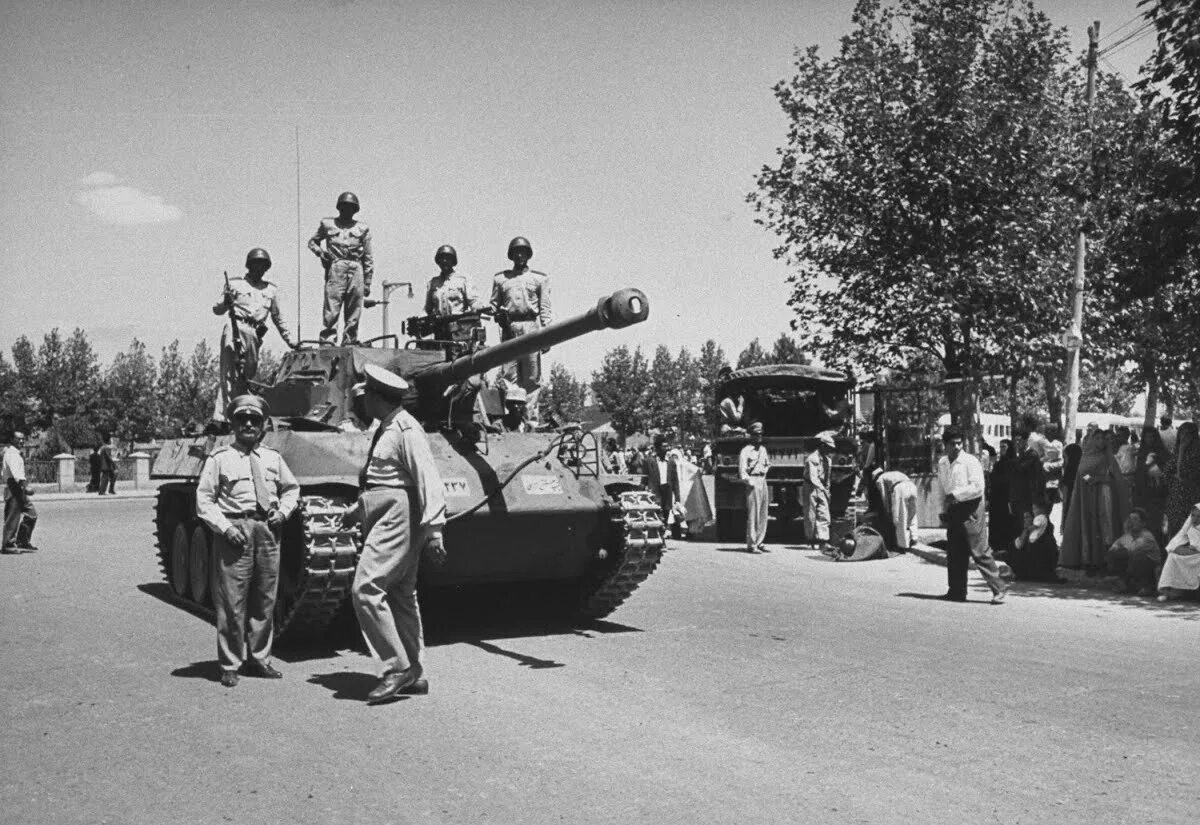 Захват ирана. Государственный переворот 1953 год Иран. Госпереворот 1953 в Иране. Советские войска в Иране 1946.