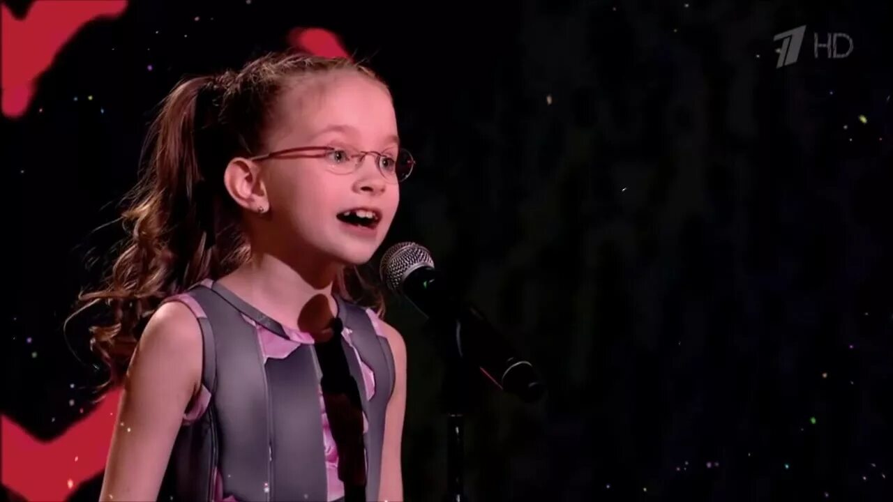Девочка поет про три желания. Маленькая девочка поет. Девочка поет песню три. Маленькая девочка поет. Детский вокал.