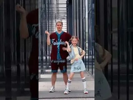 Тая скоморохова никого не слушай