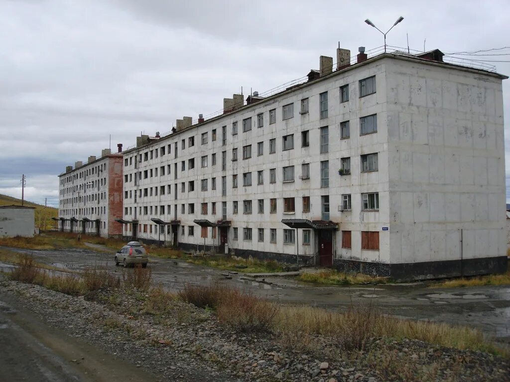 ягоды. магаданская область поселок мяунджа сусуманский. клубничные фото. поселок оротукан магаданской области. ягоды в контейнерах рынок.