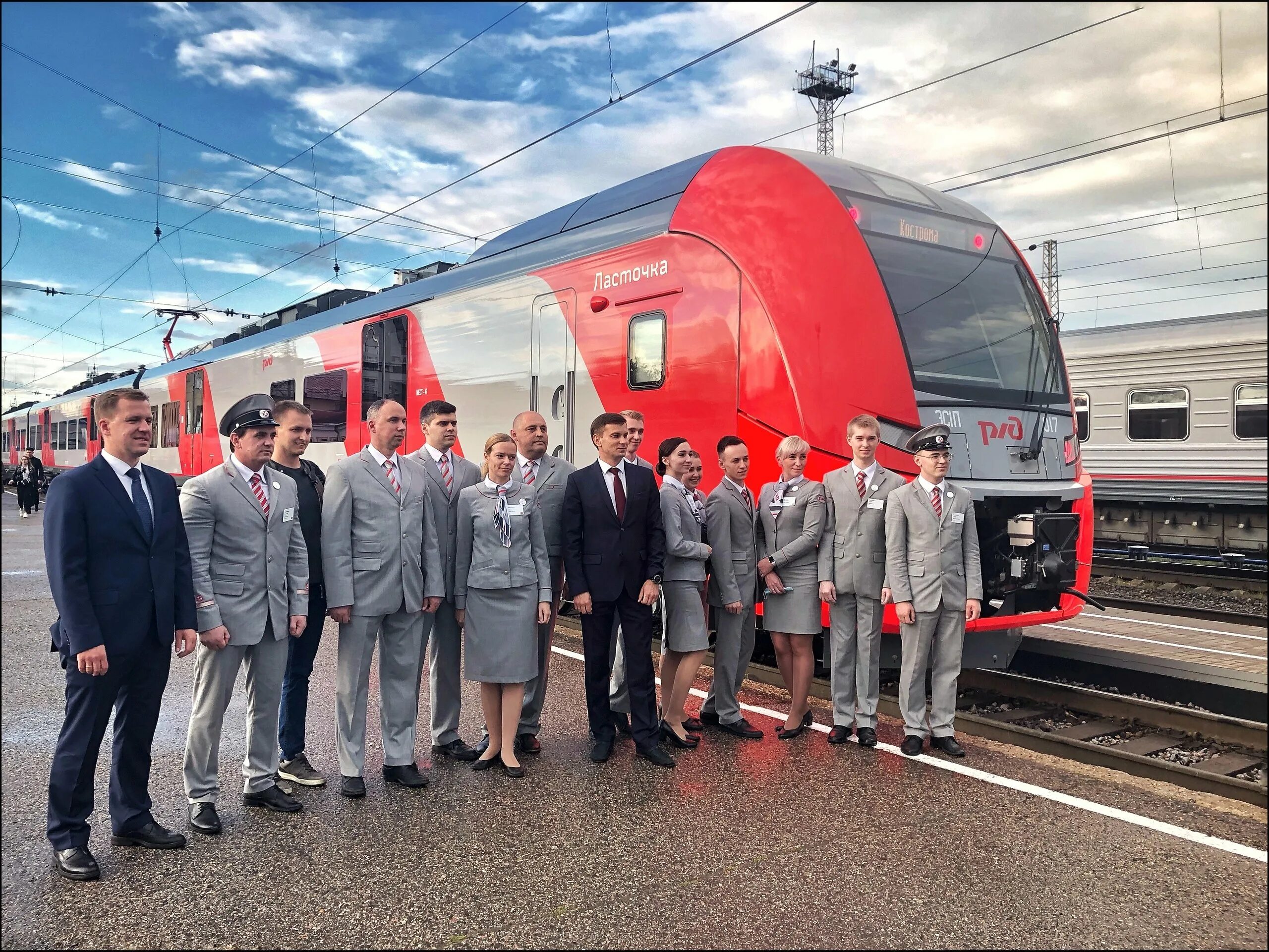 Ржд московская железная дорога. Электропоезд Ласточка Синара. Депо Подмосковная Досс. Депо Подмосковная ласточки. Поезд Ласточка Минск.