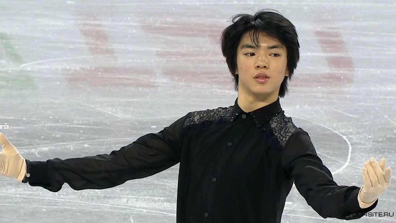 Изуми фигурист. Фигурист кореец. Корейские фигуристы. Корейские фигуристы. Корейские фигуристы парни.
