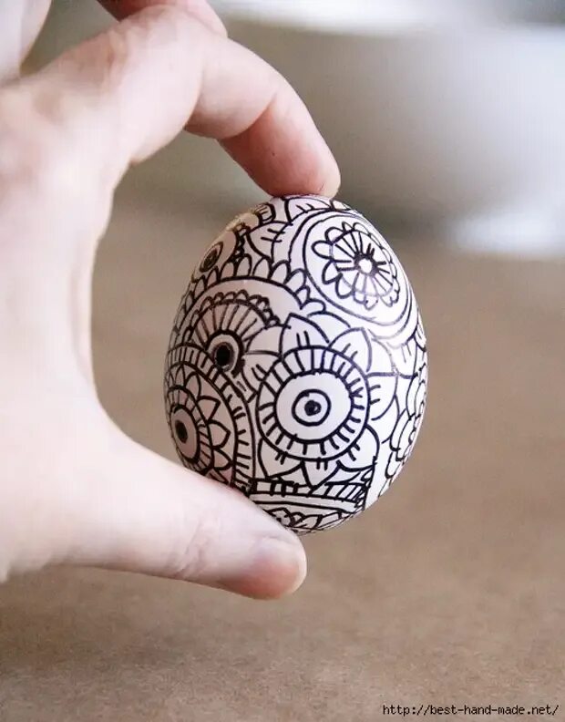 Пасхальное яйцо Зентангл. Пасхальные яйца дудлинг. Роспись пасхального яйца Зентангл. Яйца разрисованные маркером. Яйца маркером
