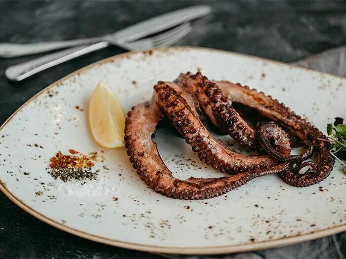 Ресторан осьминог. Осьминог саратов роллы. Осьминог саратов ресторан антонова. Кафе осьминог саратов. Ресторан осьминог.