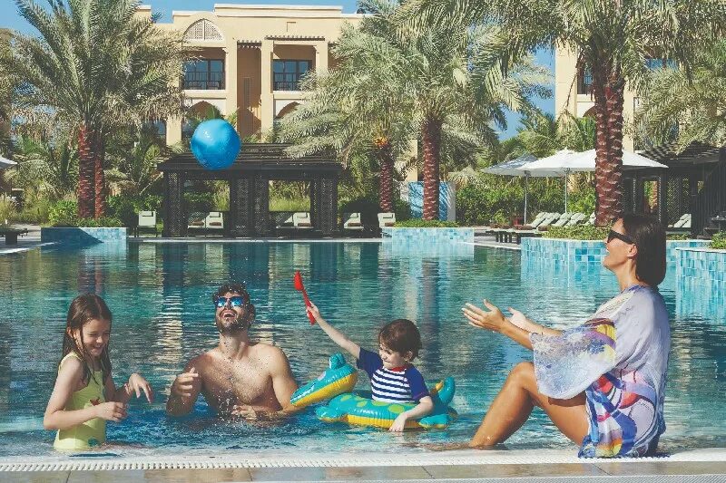 Лучшие отели для детей в оаэ. Лучшие отели для детей в оаэ. Atlantis the palm dubai 5. Рас эль хайма аквапарк. Детский сад в эмиратах.