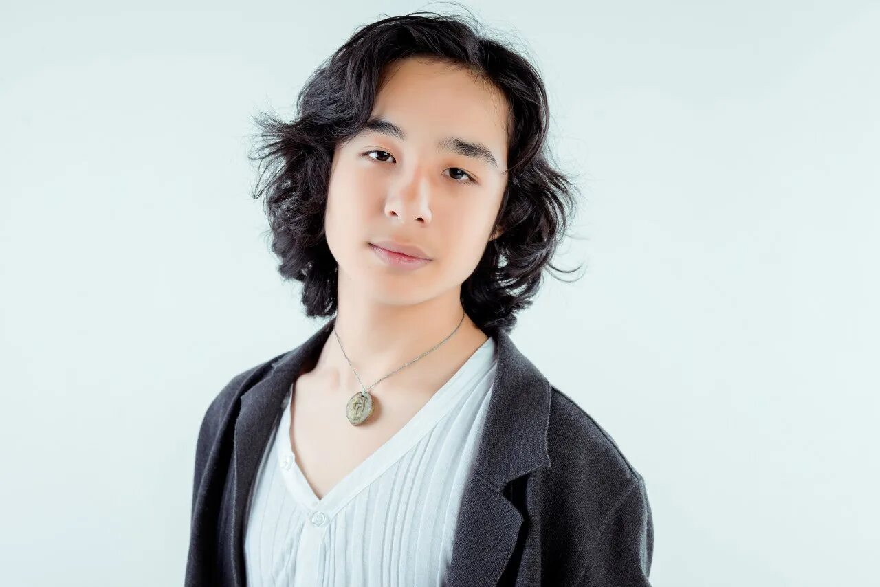 Мирас жугунусов все песни. Мирас жугунусов. miras zhugunussov блоггер. мирас певец. мухаммед жугунусов.