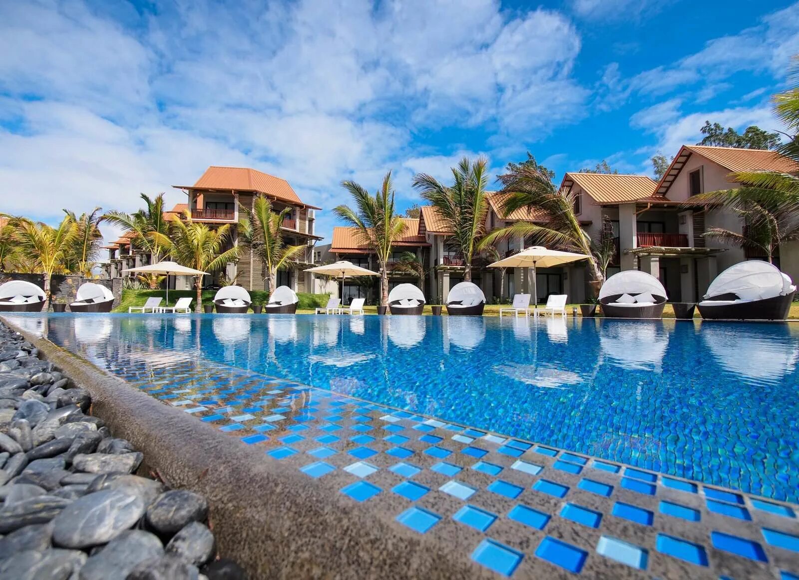 Maritim Hotel Mauritius 4* Маврикий. Maritim Resort Spa Mauritius 5. Crystals Beach Resort Mauritius. Maritim Crystal Beach. Crystal beach 4