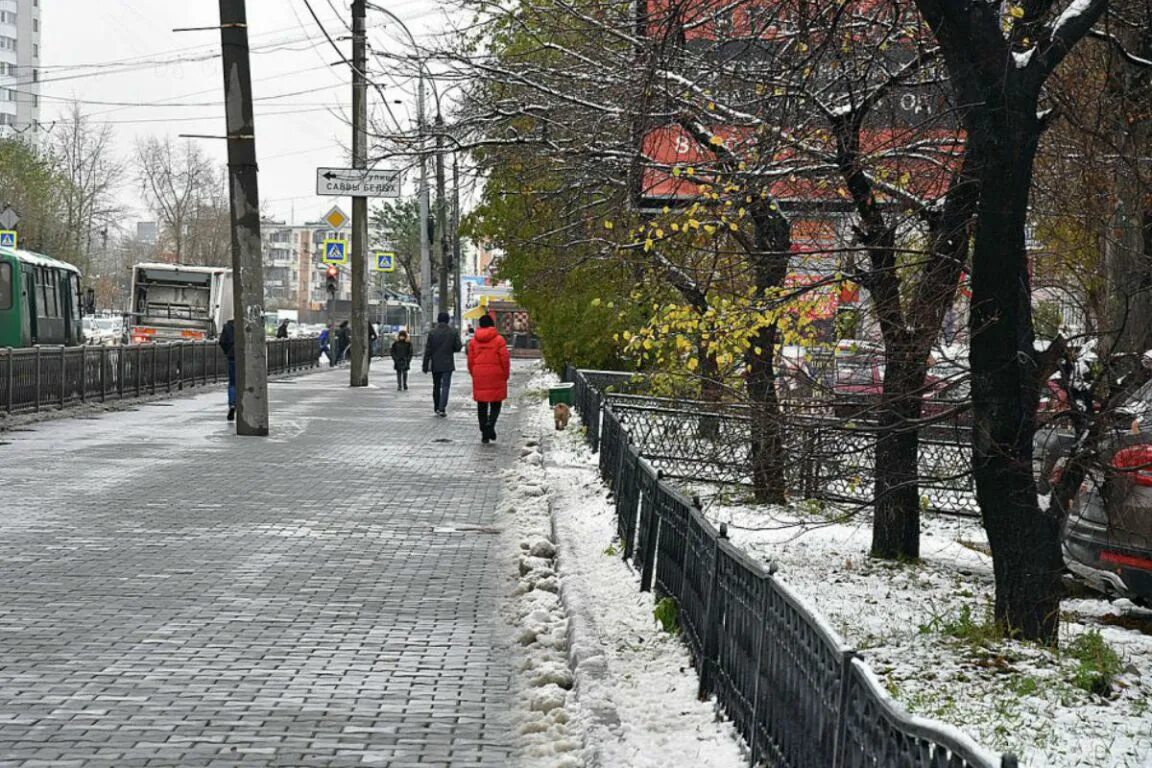 В екатеринбурге потеплеет. Первый снег Екатеринбург. Екатеринбург в ноябре. Снег в Екатеринбурге. Екатеринбург в октябре.