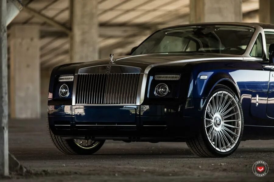 Диски роллс ройс. Rolls Royce Phantom Coupe Wheels. Rolls Royce Phantom Coupe 2019. RR Phantom Coupe 2019. Шины на Роллс Ройс.