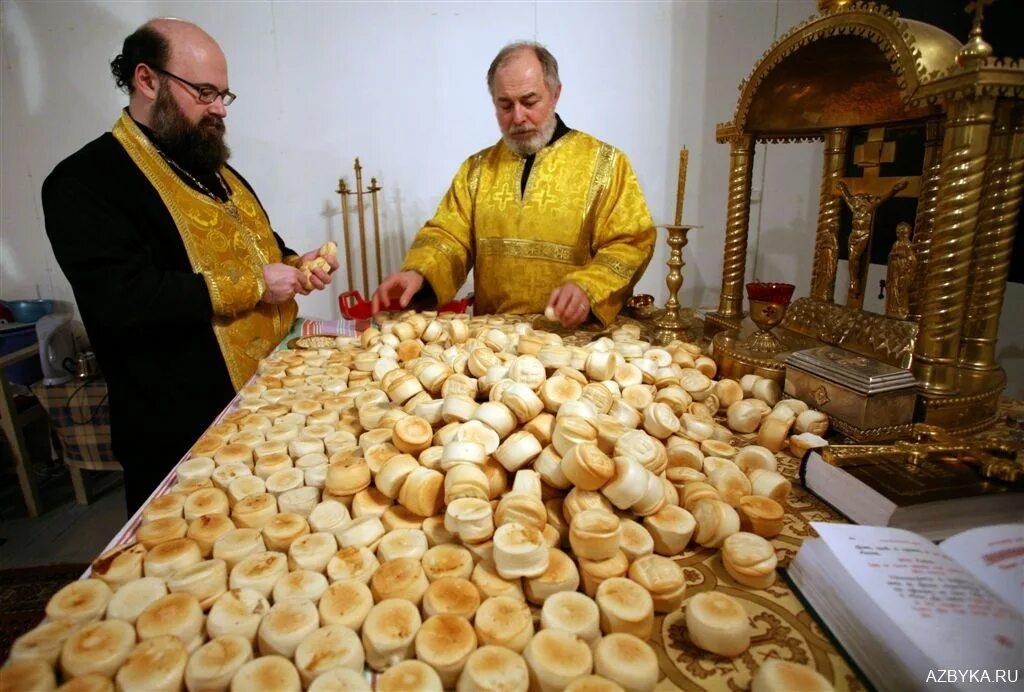 Булочка в церкви
