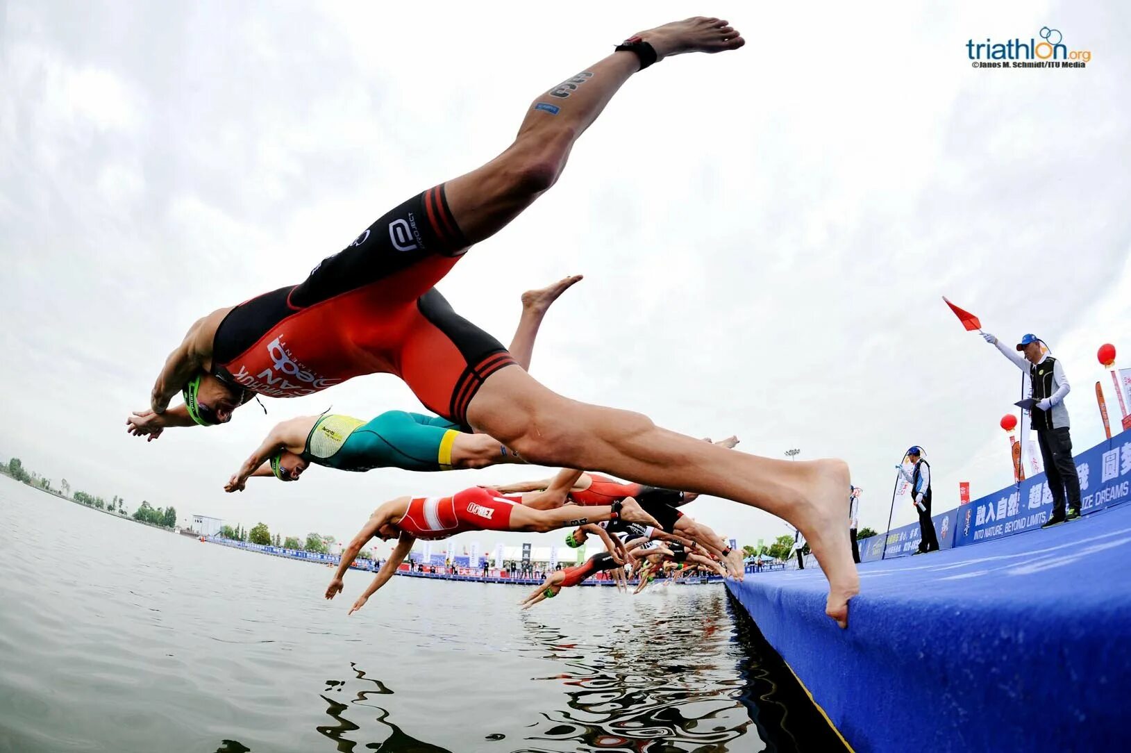 Виды спорта входящие в триатлон. Триатлон заставка. Летние игры триатлон. Типы триатлон. Триатлон инфографика.