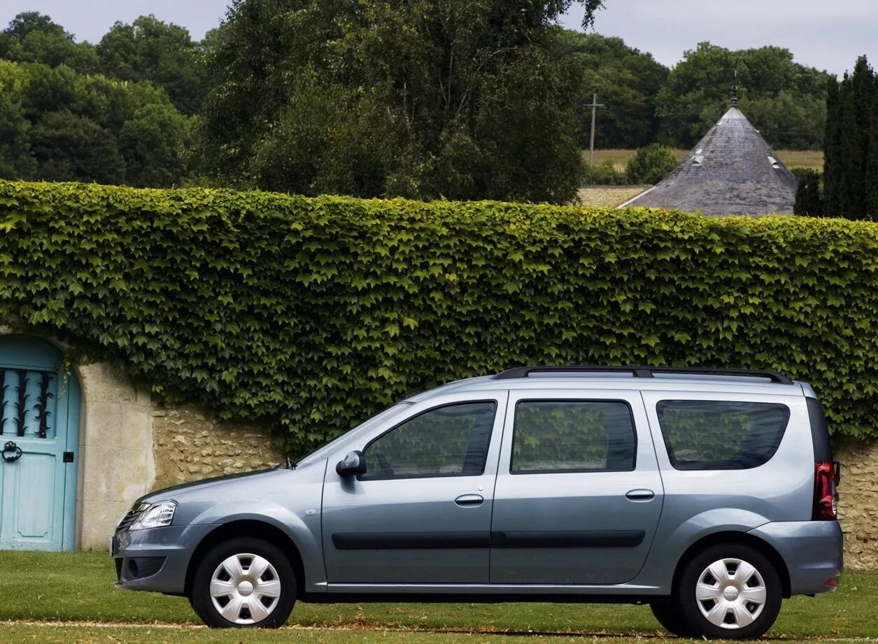 Рено 1 поколение. Renault Logan MCV 2008. Dacia Логан 1 поколение. Дачия Логан MCV 1. Dacia Logan 2008 универсал.