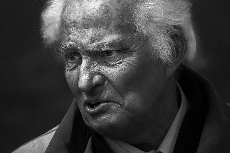 И живёт в голове женщины зверь. Дерзкие надписи. Женщины твари. Женщины твари. Ирка богиня.