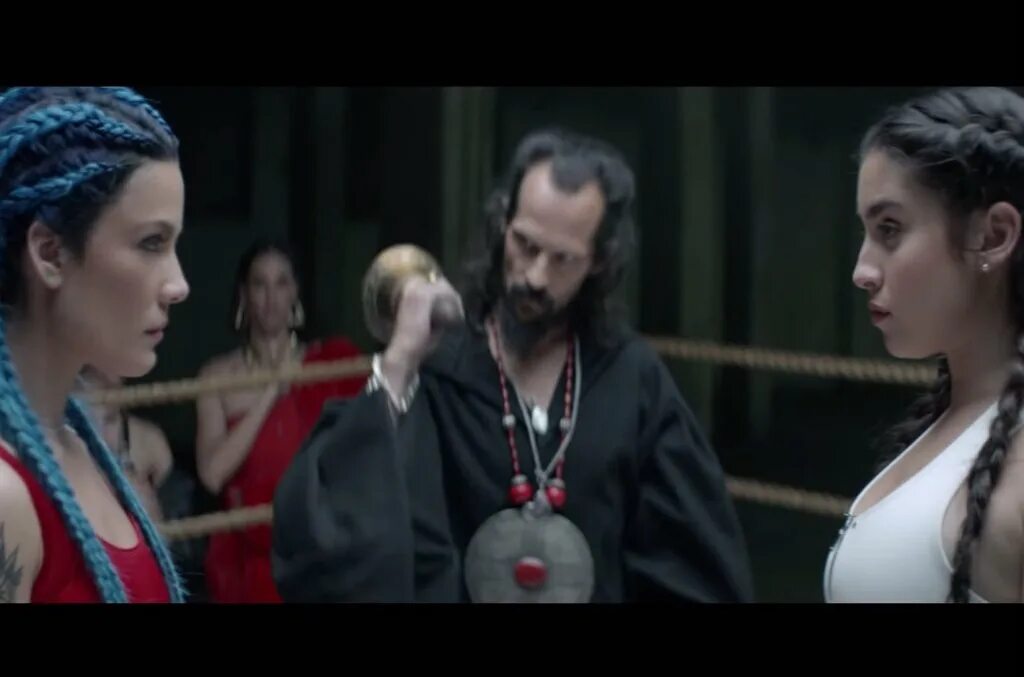 Клип one two three. Хэлси в клипе с келсом).