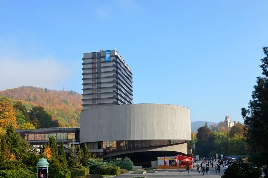 советские вары. карлсбад карловы вары. карловы вары отель брежнева. карловы вары советское здание. чехия курорты карловы вары.