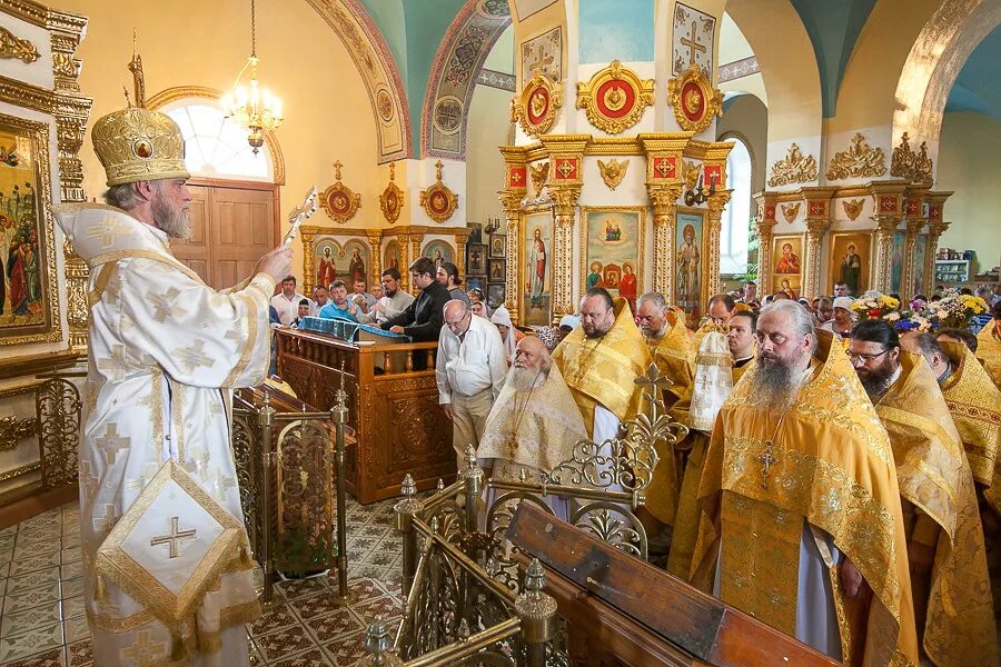 Рыльск брянск. Вознесенский храм Рыльск. Церковь Вознесения (Рыльск).