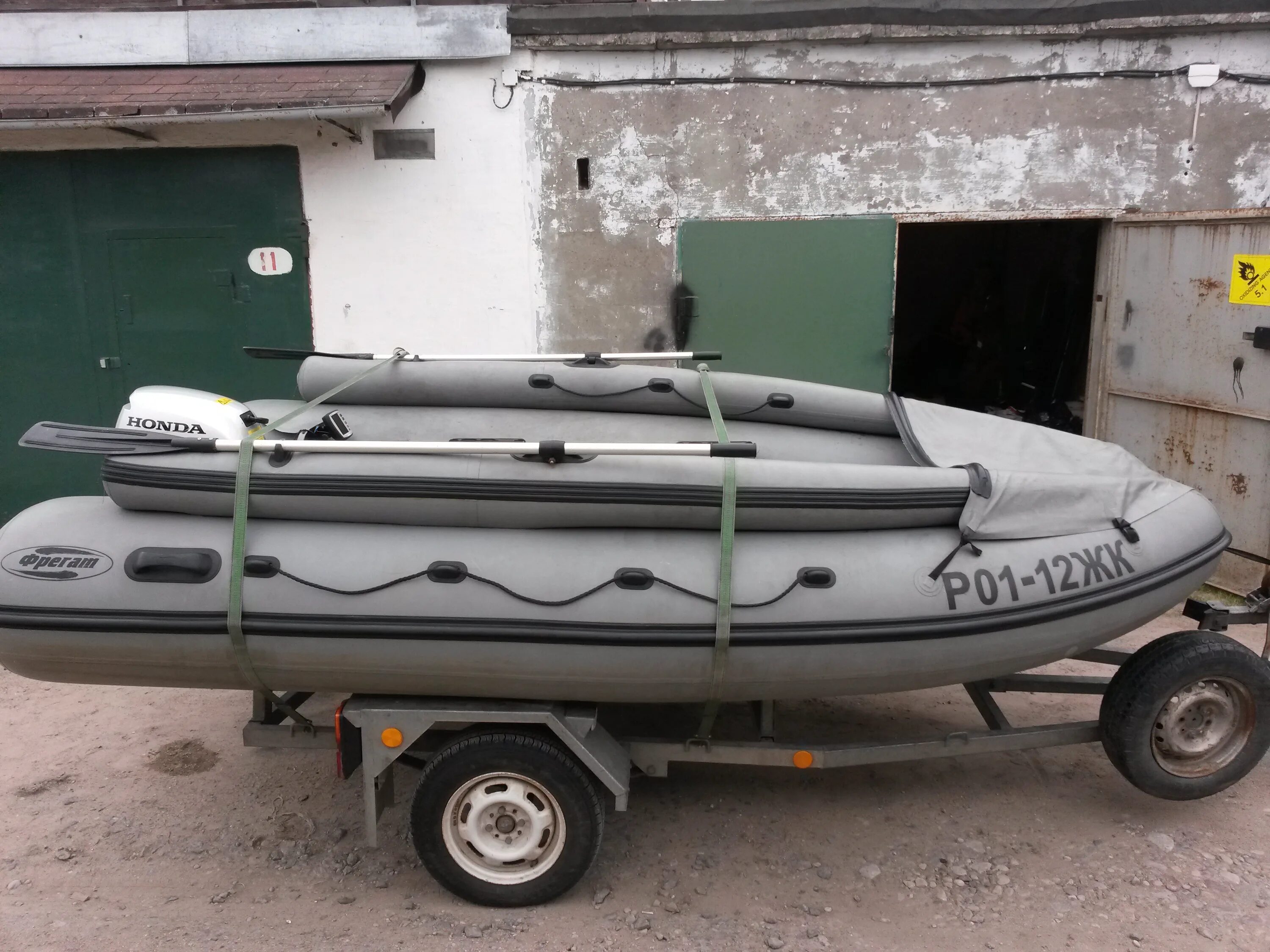 Лодка мотор прицеп. Лодка фрегат 390f. лодка пвх фрегат 390 с. лодка пвх фрегат 390 дистанция. прицеп лодка пвх мотор хонда.