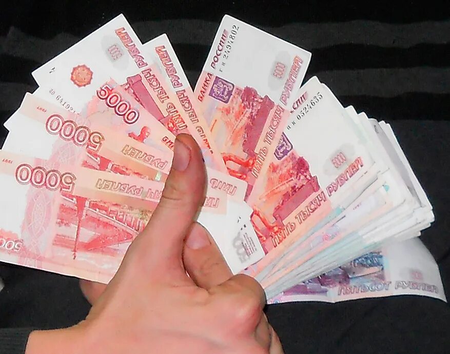 Возьми бабло. Деньги в руках. Деньги в руках рубли. Рубли в руках. Большие деньги в руках.