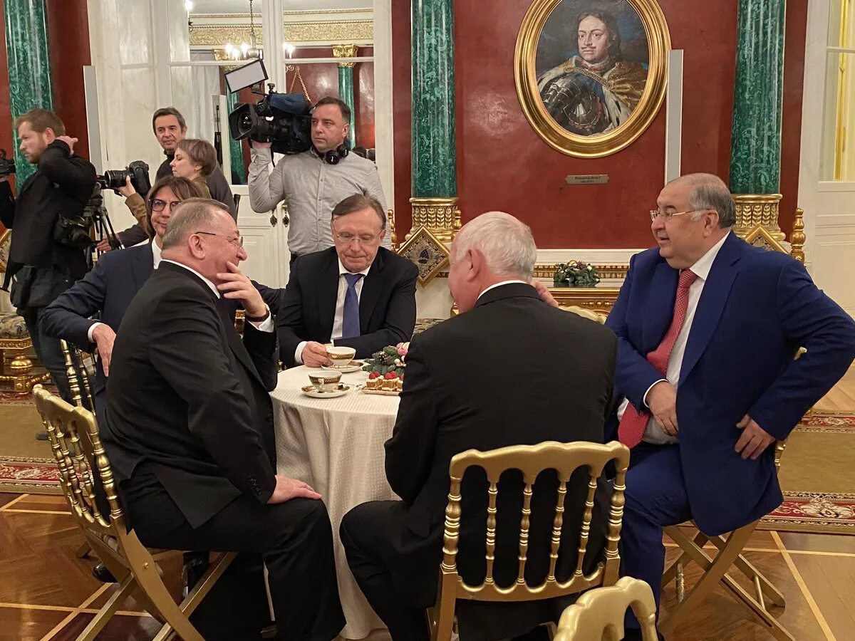 Окружение президента рф. Встреча Путина с олигархами. Встреча Путина с бизнесменами. Встреча Путина с олигархами в Кремле.