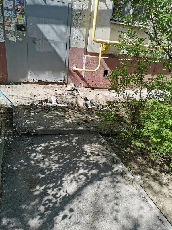 падающих под 3. школьник провалился под лед. люди падают с втц 11 сентября. падающих под 3. спасение уходящего под лед.