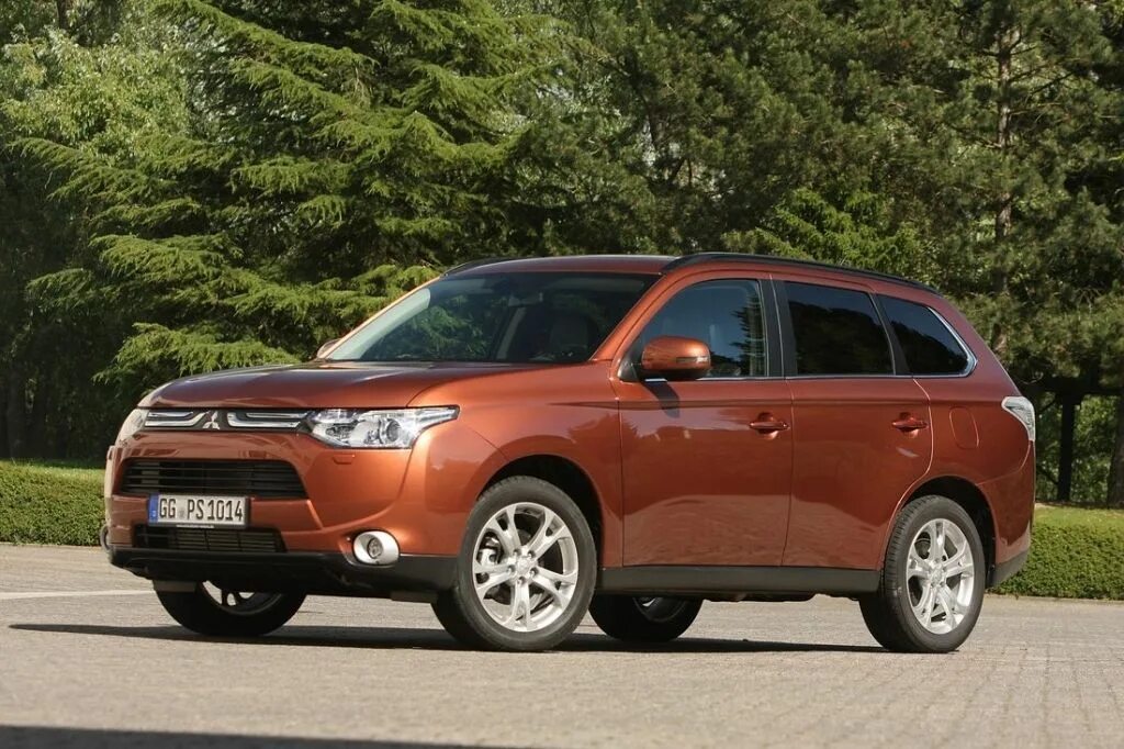 Mitsubishi outlander 4wd. Мицубиси Аутлендер 3. Аутлендер 2. Мицубиси Аутлендер 2.0 gf. Мицубиси Аутлендер 2.0 2009.