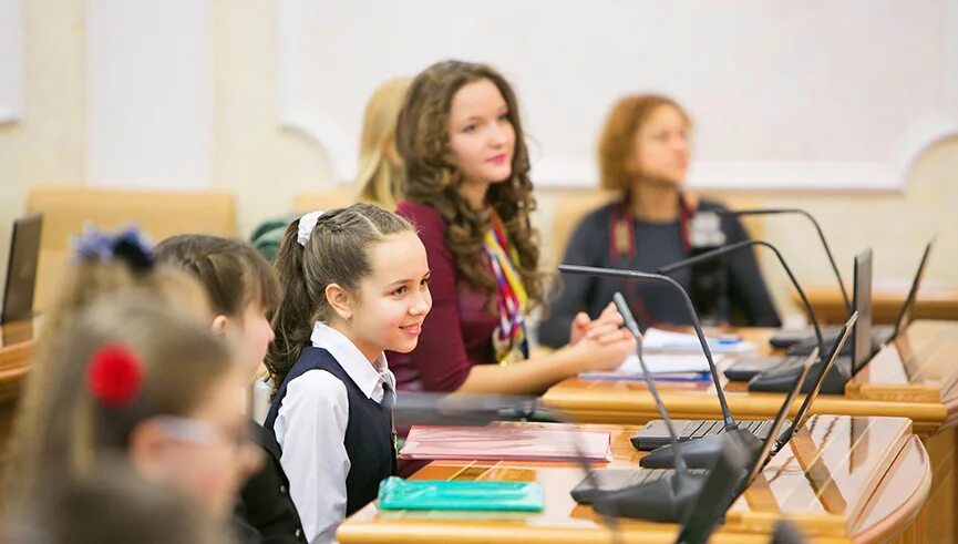 Талантливый ученик. Ребенок гений. Начальная школа для одаренных детей. Наука для детей. Талантливые школьники.