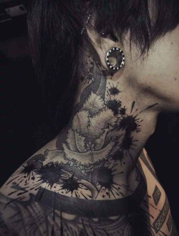 Японское тату на шее. Тату на шее. тату на шее для девушек. татуировка на шее спереди. тату на всю шею.