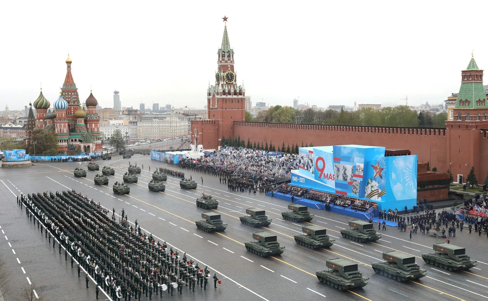 Парад победы на красной площади в москве. Парад Победы на красной площади 2021. Парад на красной площади 9 мая 2021. 9 Мая 2021 парад Победы красная площадь. Парад 9 мая 2021 Москва мавзолей.