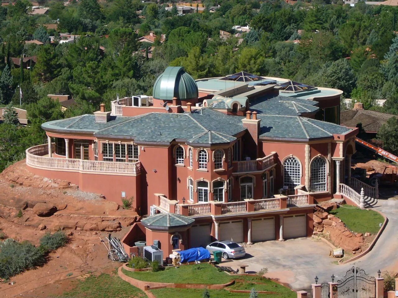 Особняк воганвуд в онтарио снаружи. Особняк the manor. Мэншен-хаус (mansion house). Особняк антилия в мумбаи. Как проходит гигантский дом.