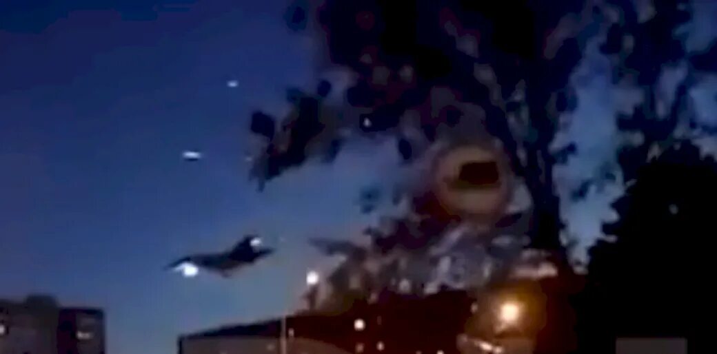 Видео падения расула. В Ейске упал самолет видео. Су 34 Ейск. Су-34 упал возле жилого дома в Ейске.