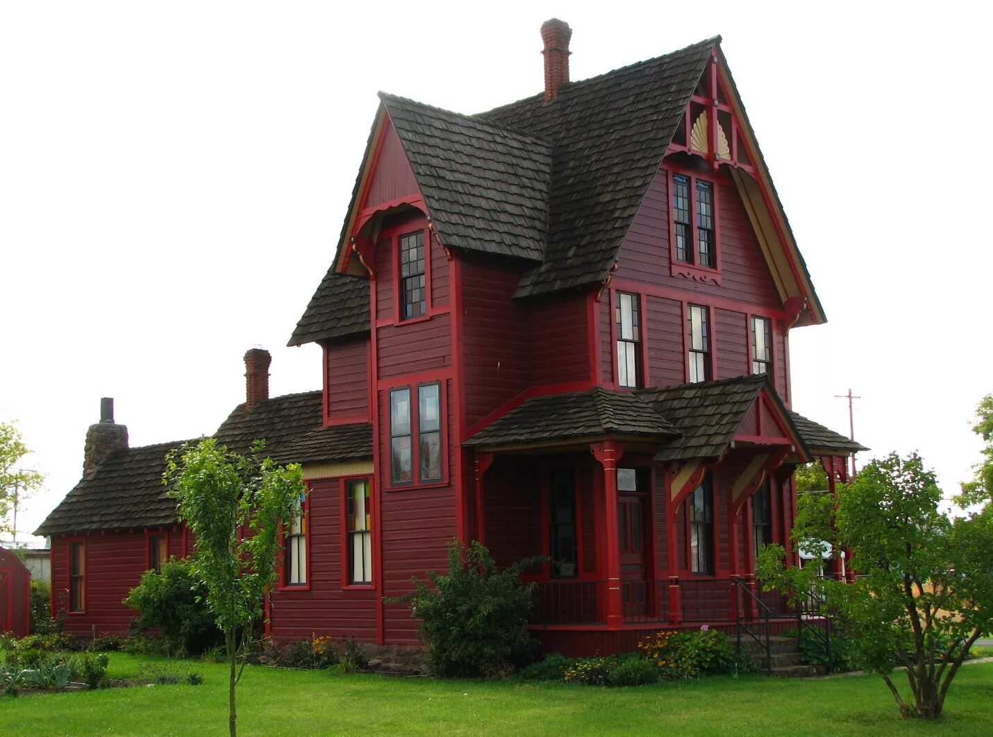 Домики красного цвета. Красный дом. Красный деревянный дом. Коричневый дом. Коричневый дом с красной крышей.